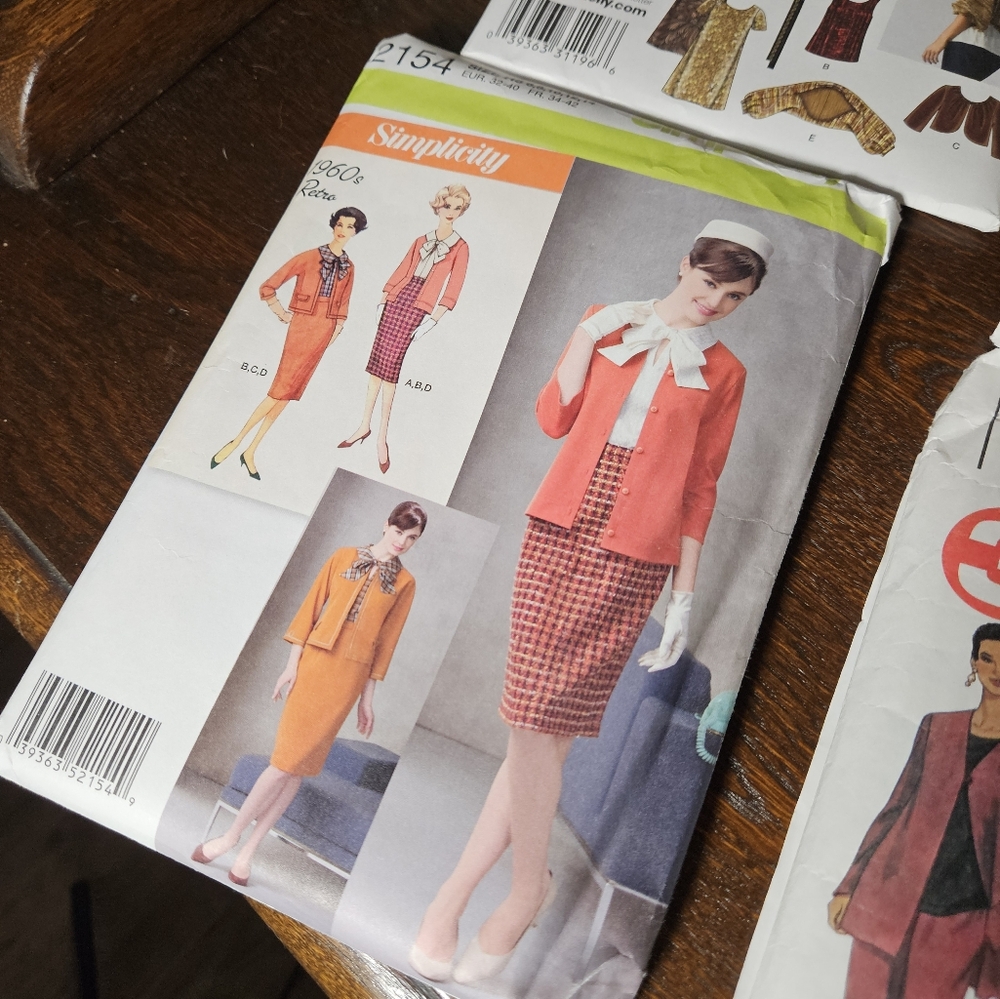 Simplicity and McCall's Vintage Sewing Patterns Collection. - Picture 4 of 12
